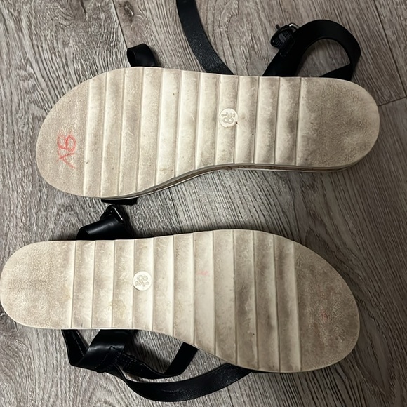 Universal Thread Sandals - Picture 4 of 4